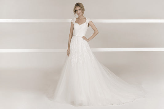 Frida Claire 7011 Alice – Romantisches Brautkleid mit feiner Spitze und fließendem Tüllrock