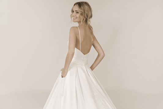 Frida Claire 7014 Seraphina – Elegantes Brautkleid mit hochgeschlossenem Oberteil und fließendem Rock