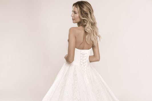 Frida Claire 7015 Belle – Zeitloses Brautkleid mit schlichter Eleganz und fließendem Rock