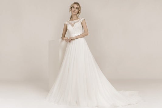 Frida Claire 7016 Giselle – Romantisches Brautkleid mit feiner Spitze und fließendem Rock