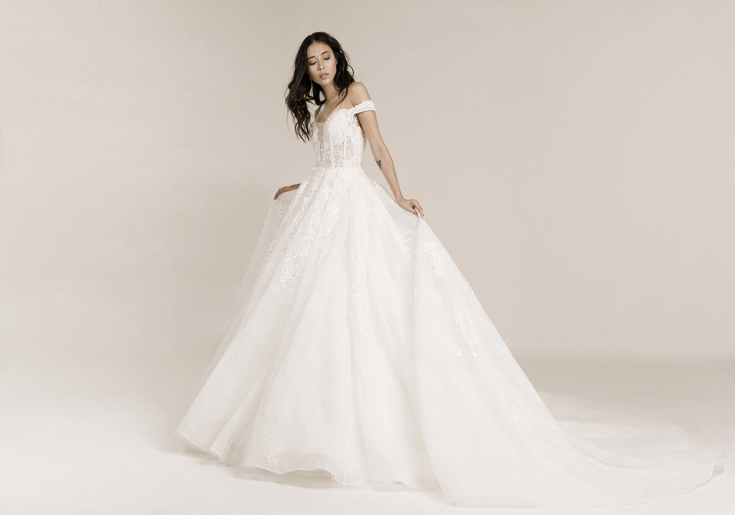 Frida Claire 7021 Cinderella – Modernes Brautkleid mit klaren Linien und zeitloser Eleganz