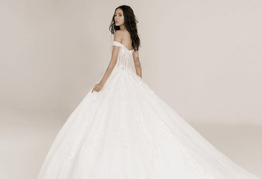 Frida Claire 7021 Cinderella – Modernes Brautkleid mit klaren Linien und zeitloser Eleganz