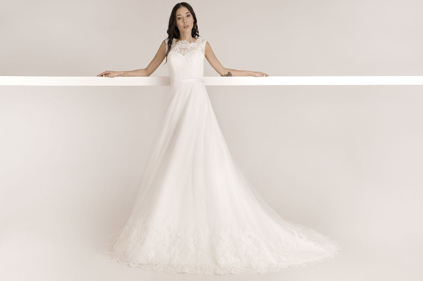 Frida Claire 7034 Reverie - Romantisches Brautkleid mit filigraner Spitze