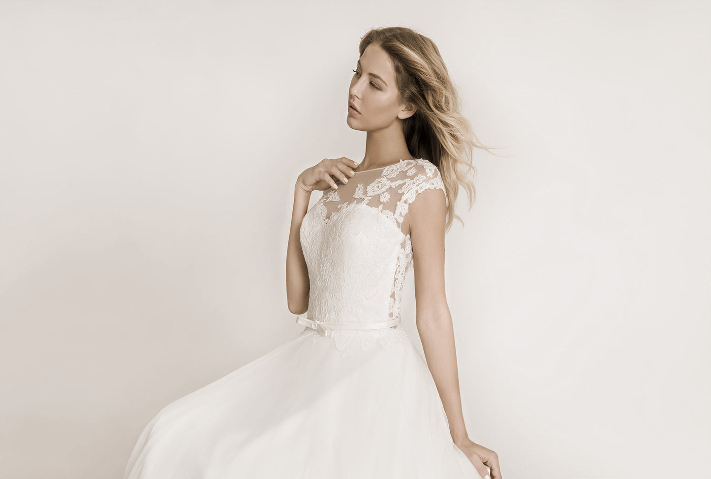 Frida Claire 7002 Primrose – Elegantes Brautkleid mit zarter Spitze und fließendem Tüllrock