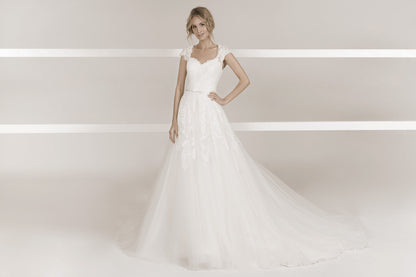 Frida Claire 7011 Alice – Romantisches Brautkleid mit feiner Spitze und fließendem Tüllrock