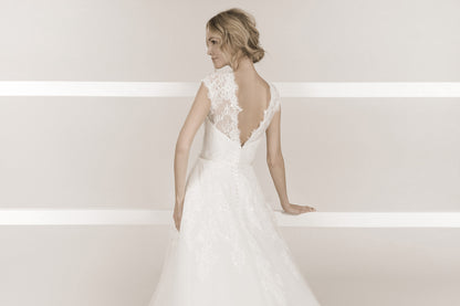 Frida Claire 7011 Alice – Romantisches Brautkleid mit feiner Spitze und fließendem Tüllrock