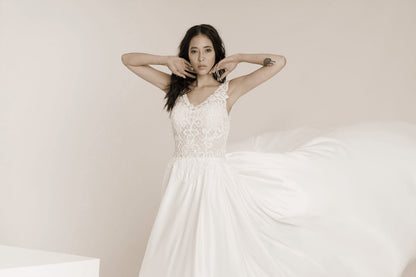 Frida Claire 7012 Audrey– Zartes Brautkleid mit edler Spitze und fließendem Rock