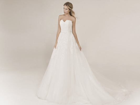 Frida Claire 7017 Anastasia– Romantisches Brautkleid mit zarter Spitze und fließendem Rock