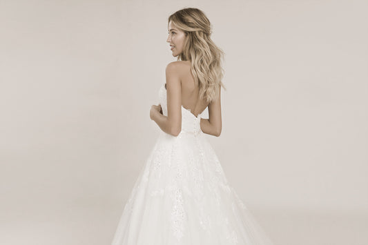 Frida Claire 7017 Anastasia– Romantisches Brautkleid mit zarter Spitze und fließendem Rock