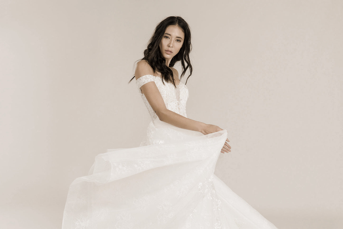 Frida Claire 7021 Cinderella – Modernes Brautkleid mit klaren Linien und zeitloser Eleganz