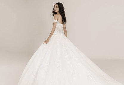 Frida Claire 7021 Cinderella – Modernes Brautkleid mit klaren Linien und zeitloser Eleganz