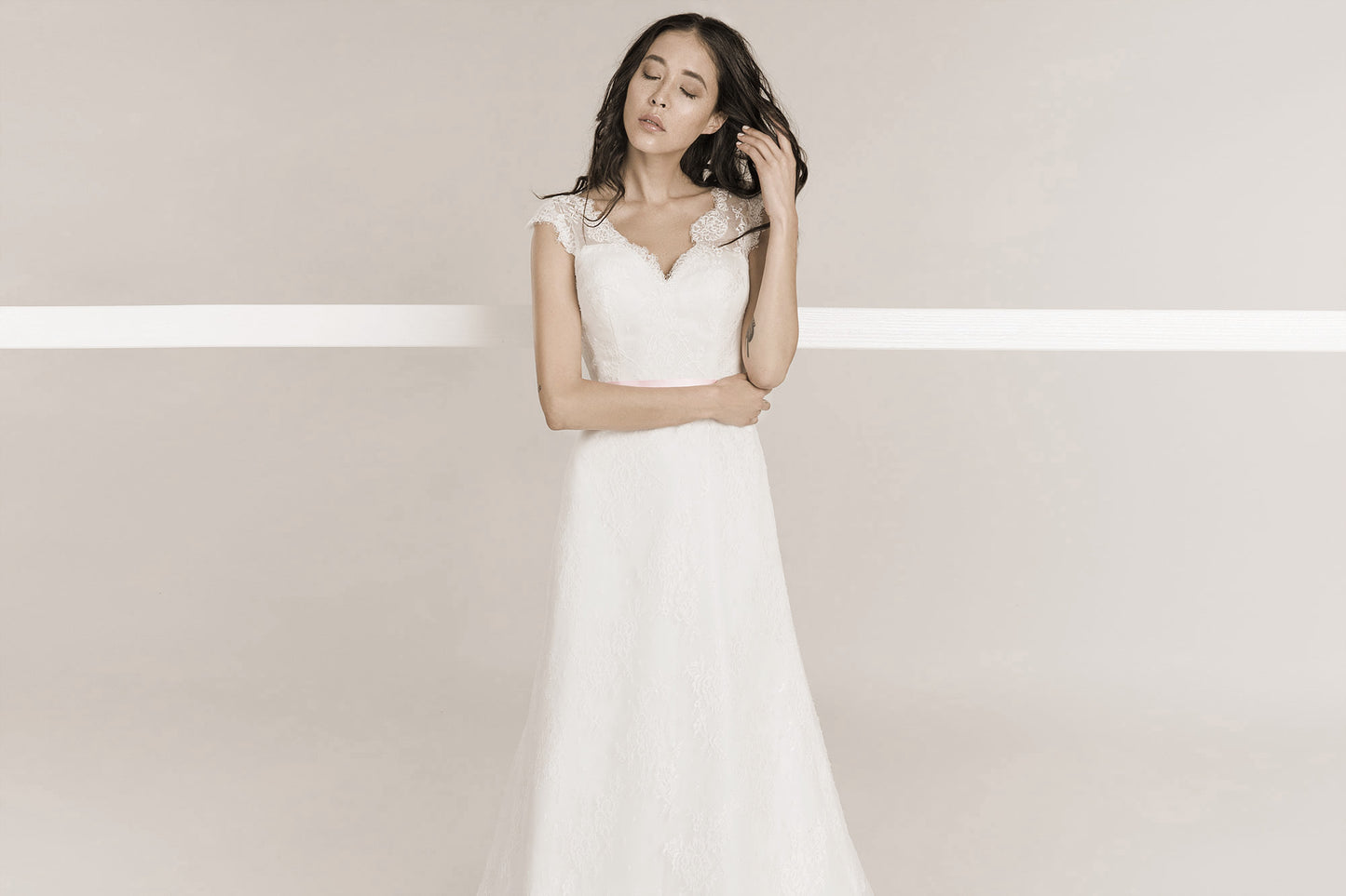 Frida Claire 7024 Jasmine – Stilvolle Schlichtheit mit modernen Details