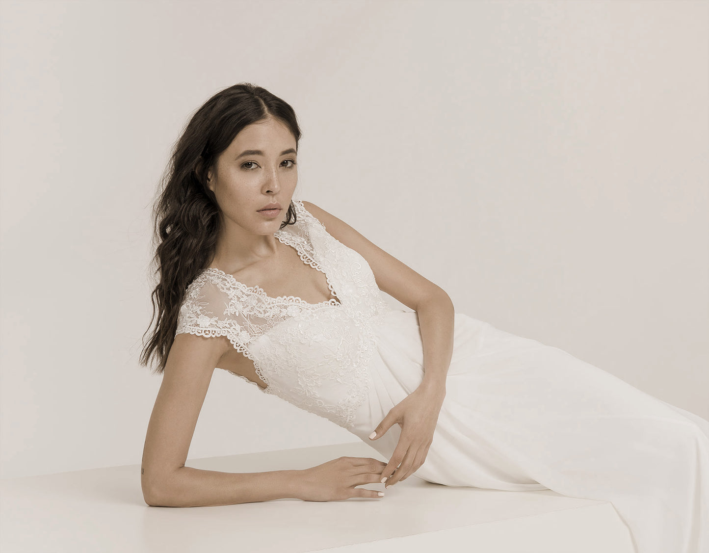 Frida Claire 7027 Aurora – Schlichtes Brautkleid mit moderner Eleganz