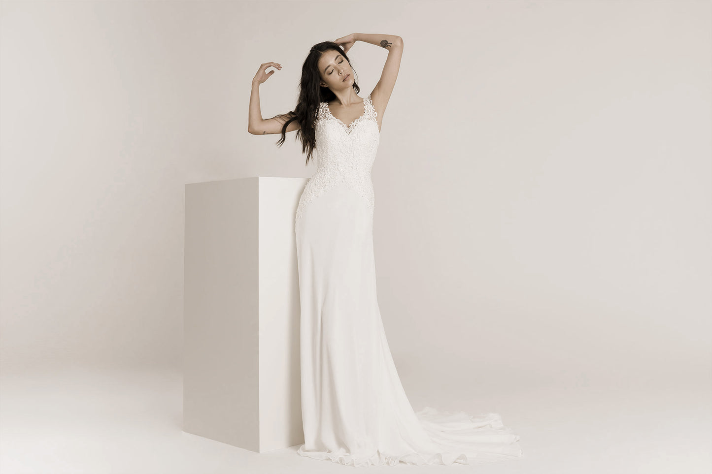 Frida Claire 7032 Iris – Schlichte Eleganz mit moderner Note