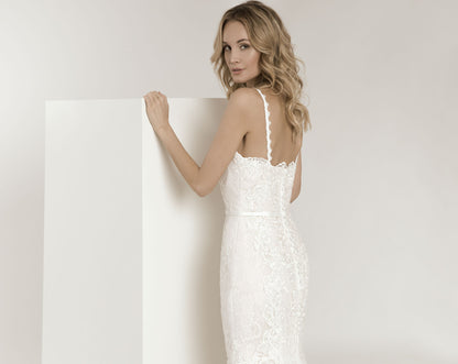 Frida Claire 7041 Ayla – Romantisches Brautkleid mit herzförmigem Ausschnitt und Spitzenapplikationen