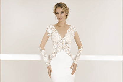 Frida Claire 7042 Cynthia – Elegantes Brautkleid mit V-Ausschnitt und Meerjungfrau-Silhouette