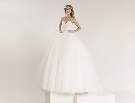 Frida Claire 7048 Diana – Glitzerndes Brautkleid mit herzförmigem Ausschnitt und Prinzessinnen-Silhouette