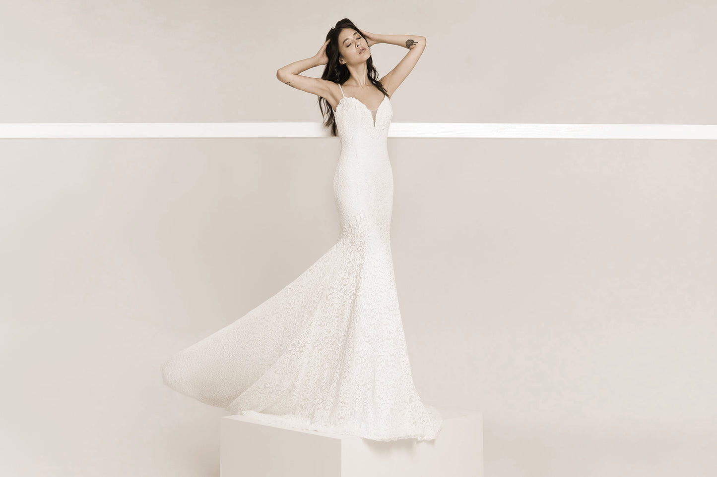 Frida Claire 7050 Eloise – Elegantes Brautkleid mit V-Ausschnitt und Meerjungfrau-Silhouette