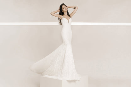 Frida Claire 7050 Eloise – Elegantes Brautkleid mit V-Ausschnitt und Meerjungfrau-Silhouette