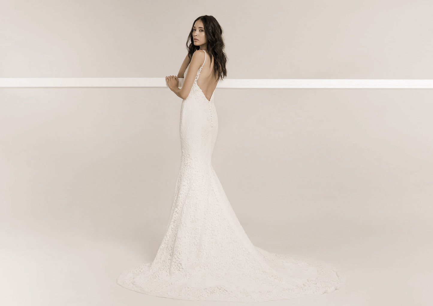 Frida Claire 7050 Eloise – Elegantes Brautkleid mit V-Ausschnitt und Meerjungfrau-Silhouette