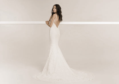 Frida Claire 7050 Eloise – Elegantes Brautkleid mit V-Ausschnitt und Meerjungfrau-Silhouette